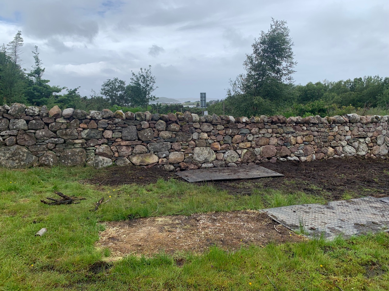 long-drystone-wall-aultbea