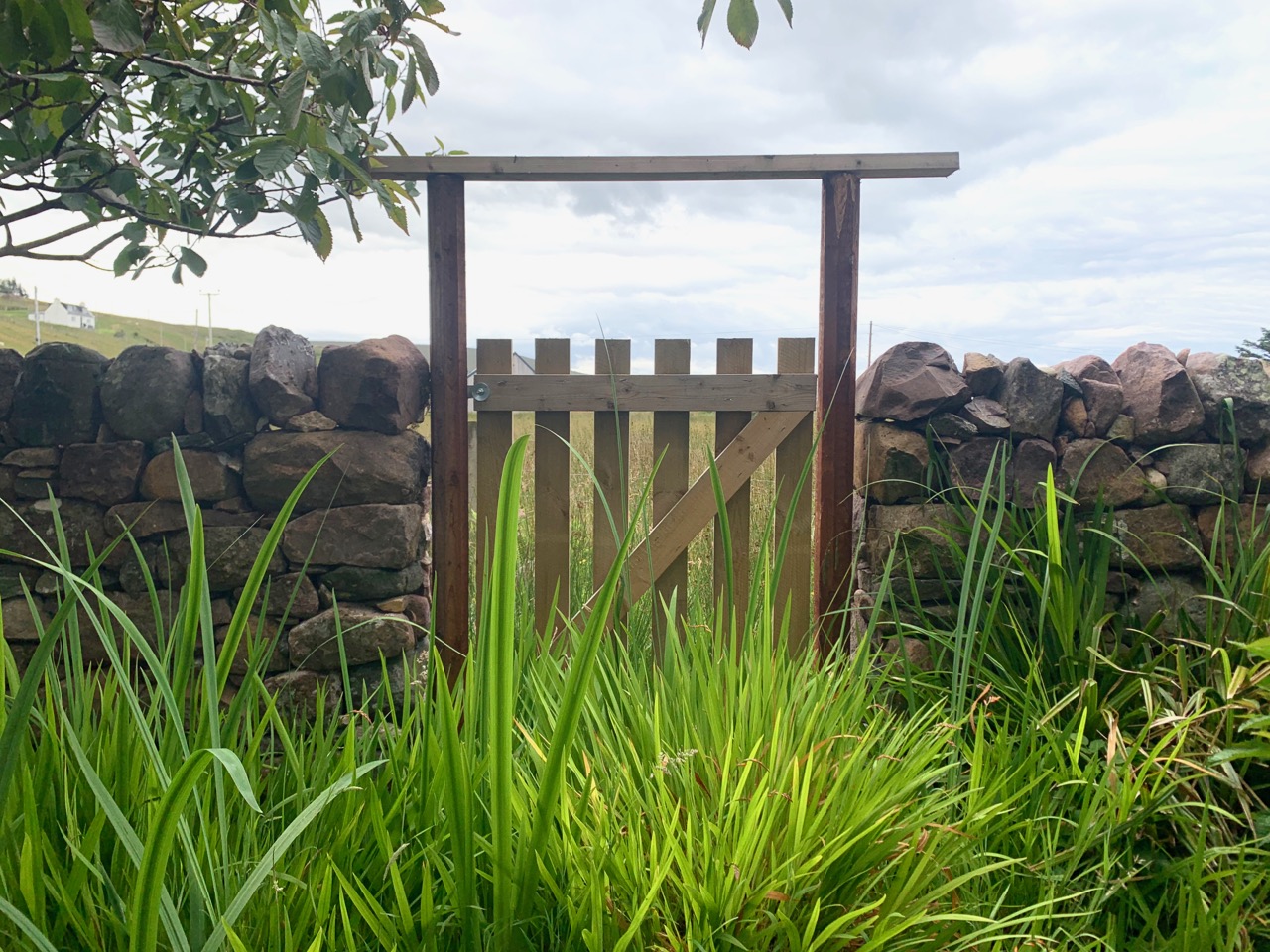 gate-between-drystone-walls-melvaig