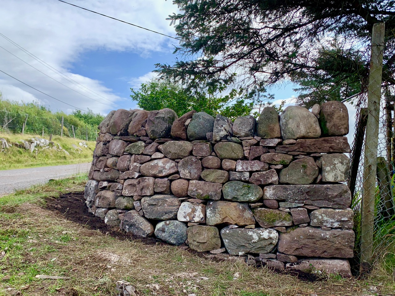 curved-drystone-wall-melvaig